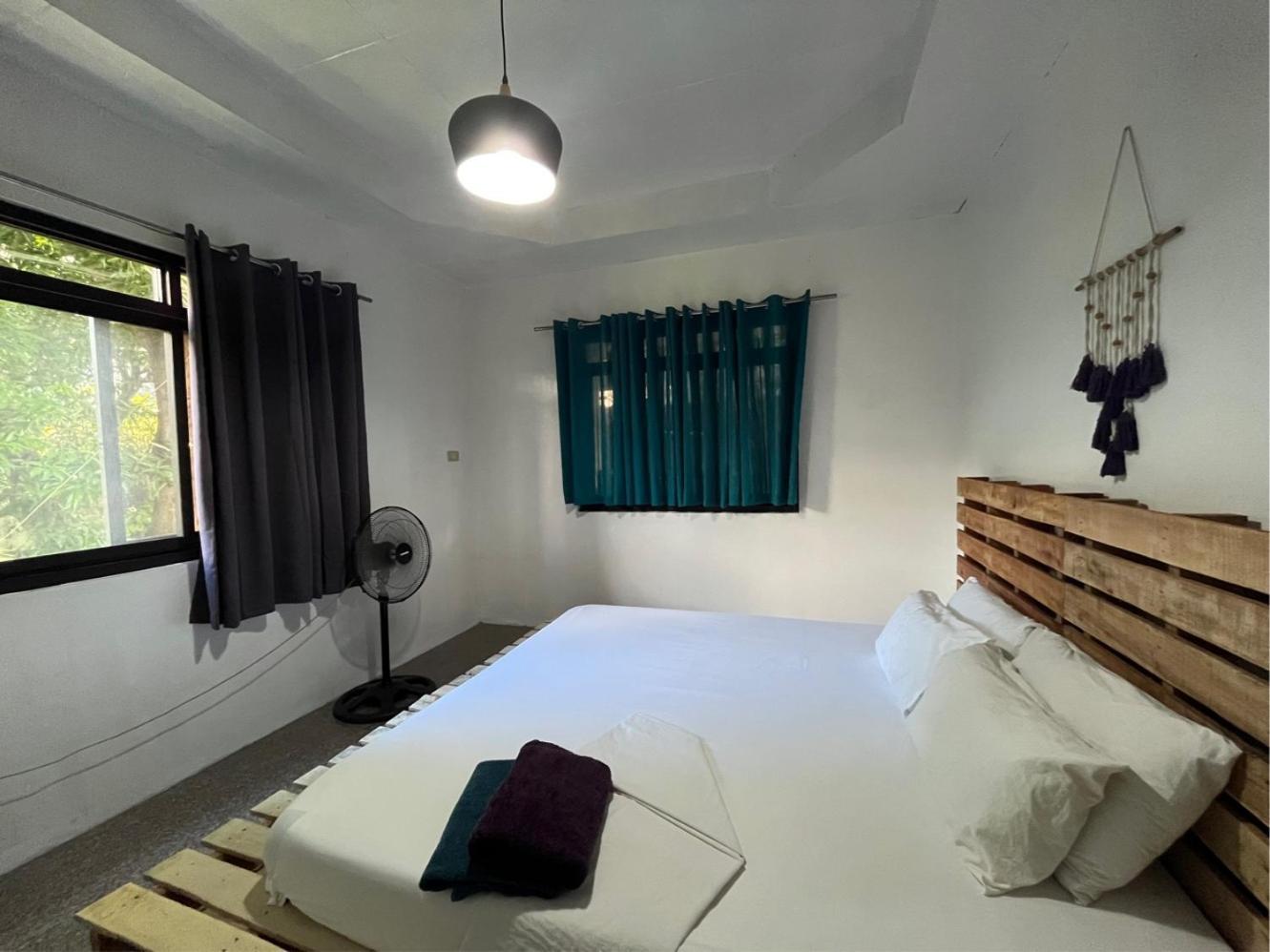 Uncharted Hostel Puerto Galera Luaran gambar